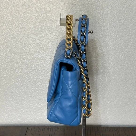 $6,900 CHANEL 19 Flap Bag Medium Blue 21P Excellent Condition - Picture 5 of 16